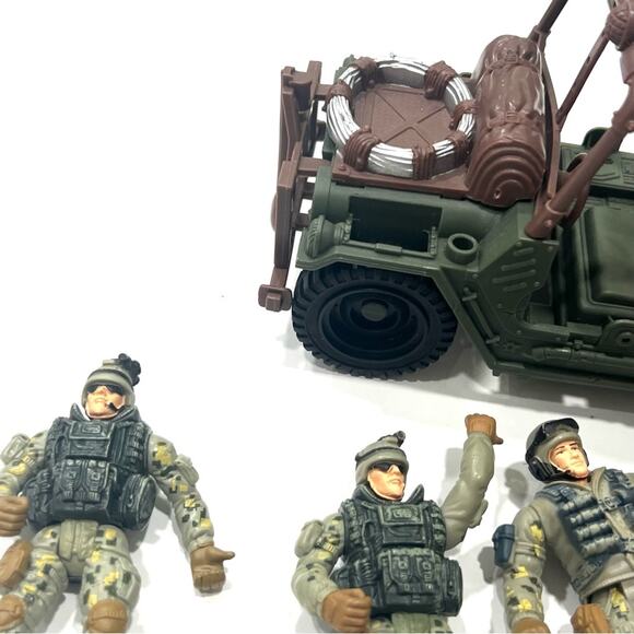 Chap Mei 2008 US ARMY military vehicle action figures and accessories 4” scale - Picture 7 of 15